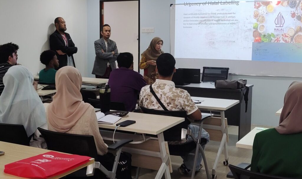 Annisa Mahfuzah menjadi visiting lecturer di UGM Malaysia